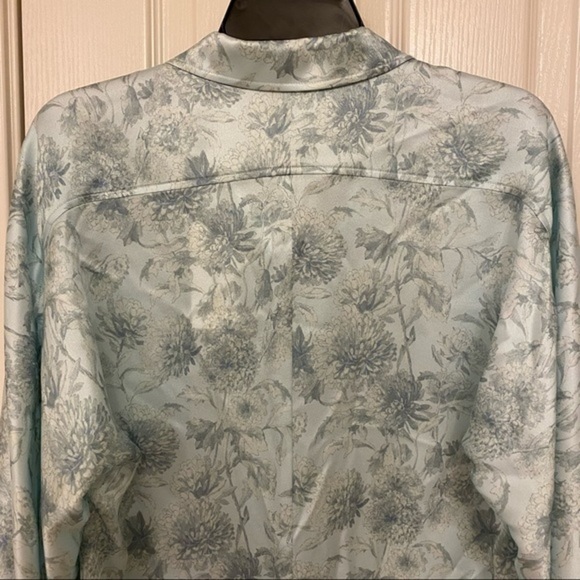 VINCE Dahlia Floral Print Spread Collar Long Sleeve Silk Blouse in Mint Size M - Picture 9 of 12